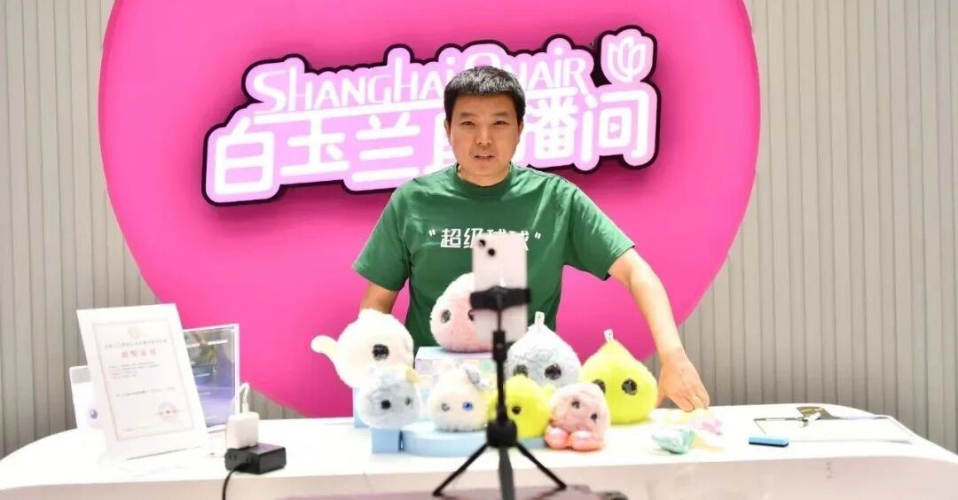 帅呆了!萌翻了!超级球球惊艳亮相上海“五五购物节”!