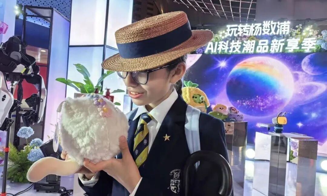 帅呆了!萌翻了!超级球球惊艳亮相上海“五五购物节”!
