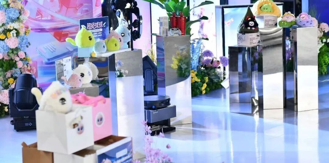 帅呆了!萌翻了!超级球球惊艳亮相上海“五五购物节”!