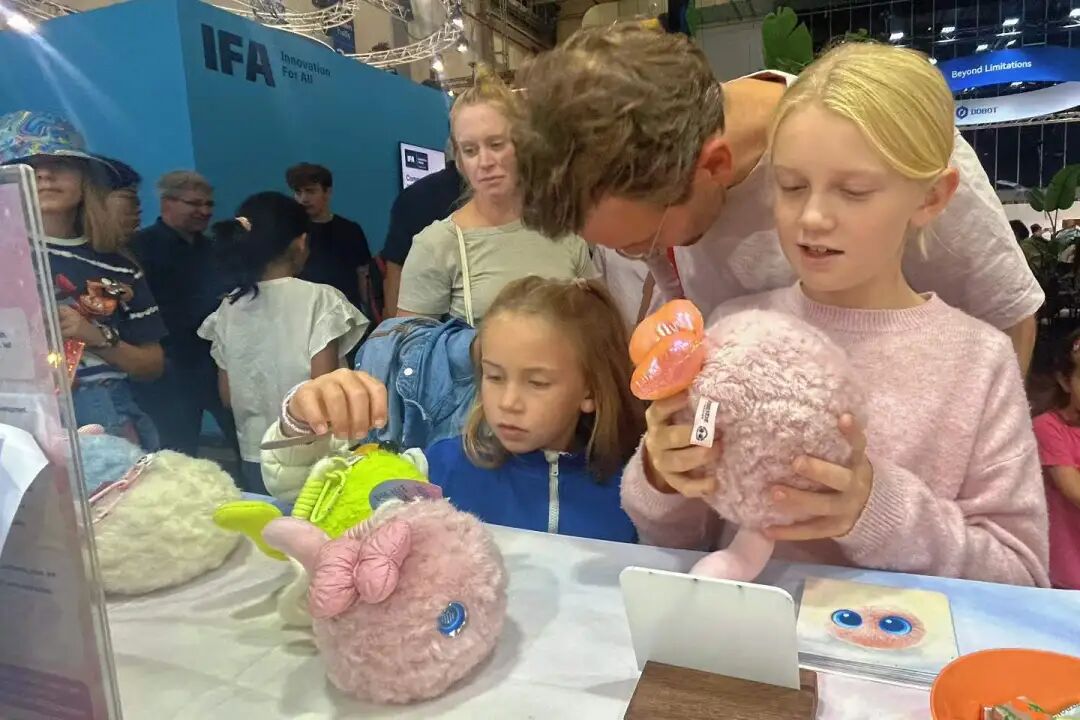超级球球亮相海外|海外瞩目!超级球球登陆德国 IFA,收获 BBC 等全球媒体聚焦 - 原文配图 5