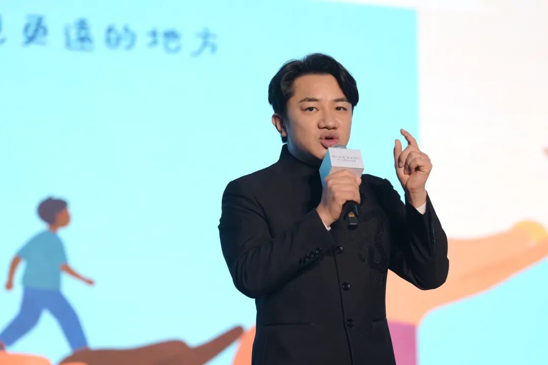 球球的爱心之旅|超级球球亮相「晓日春晖 爱望同行」童心创梦慈善晚宴 - 原文配图 6