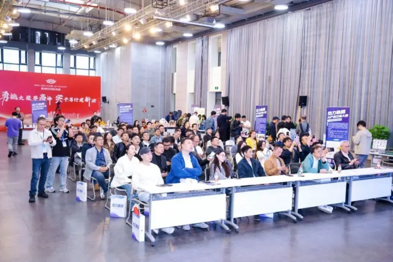 超级有爱携手周大侠、亿极中国成功举办AI智能产品交易会，创始人元晓帅博士作主题分享